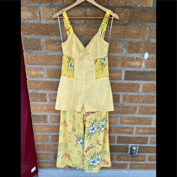 Likely yellow floral jumpsuit size 10 - Picture 9 of 11